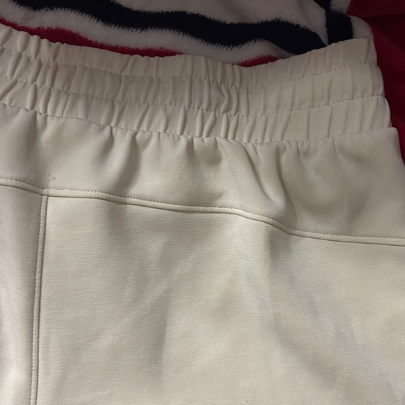 Women's Cream Shorts - Picture 4 of 8